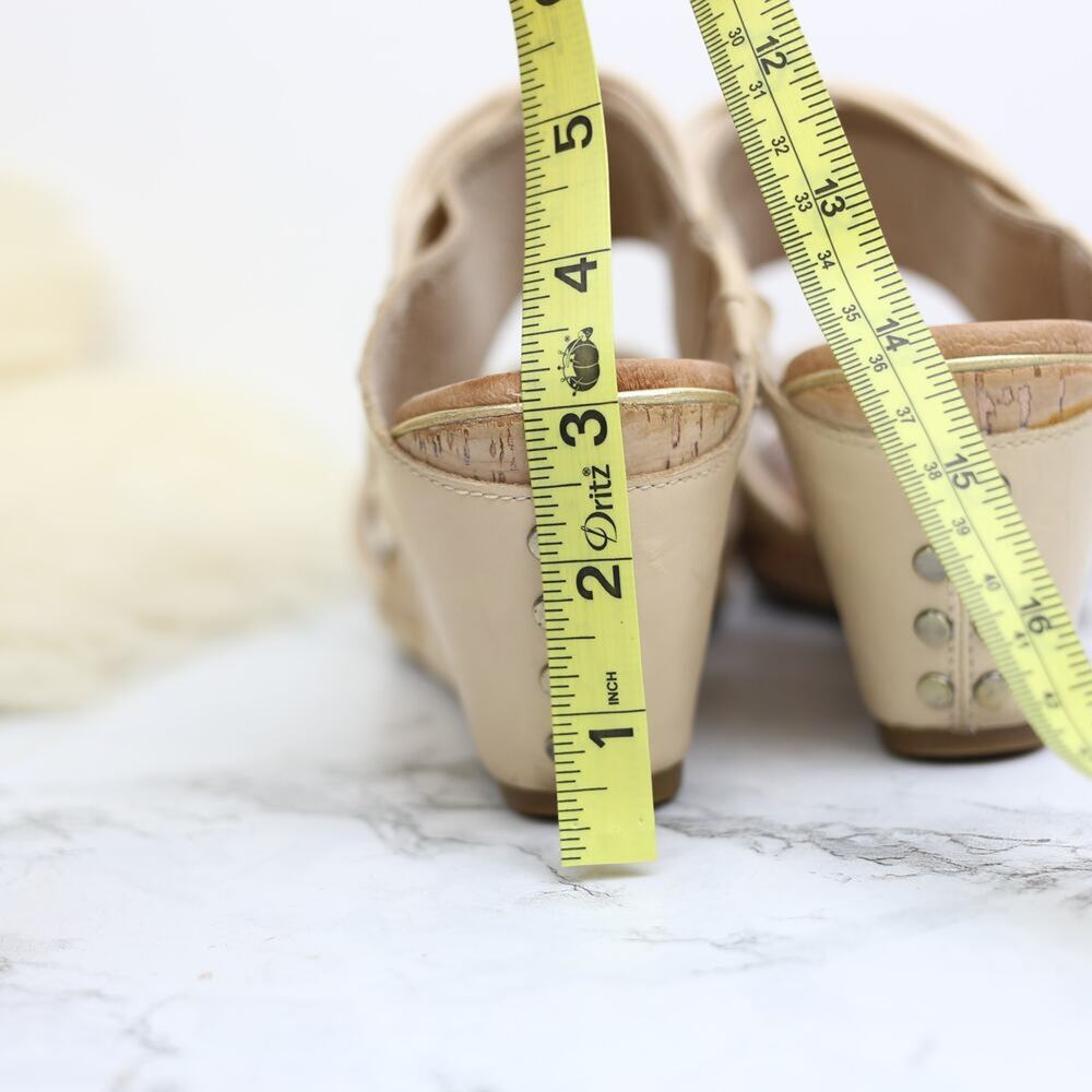 UGG Cream Wedge Shoes Minimalist Design - Picture 4 of 5